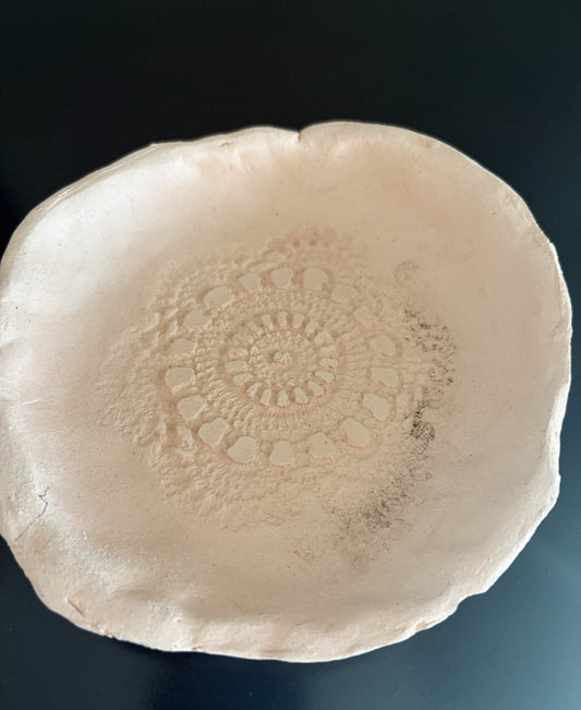 Shallow bowl, lace detail