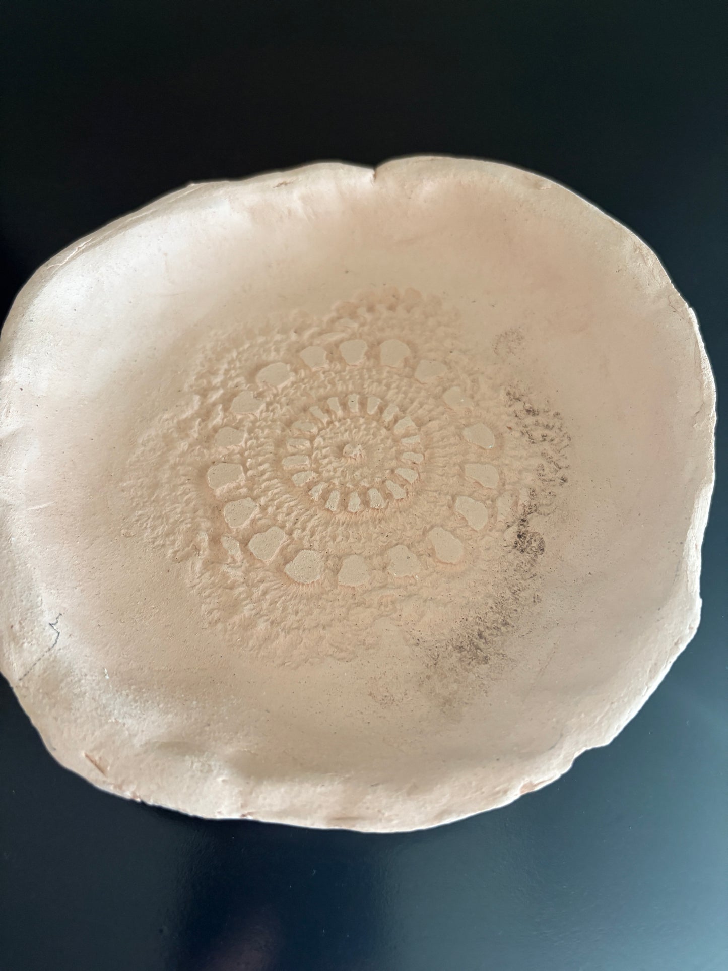 Shallow bowl, lace detail