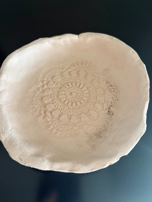 Shallow bowl, lace detail